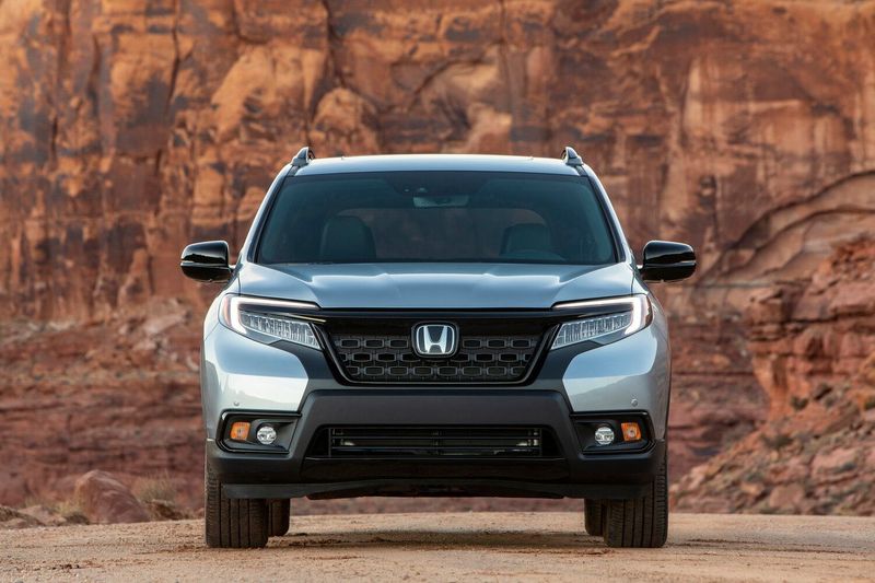 Honda Passport ثالثاً، دفع رباعي 5 أبواب — منظر أمامي