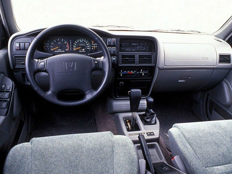 Honda Passport I، دفع رباعي 5 أبواب — لوحة القيادة