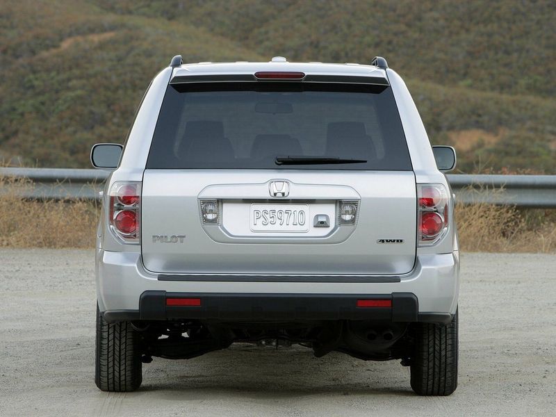 Honda Pilot I Рестайлинг, Внедорожник 5 дв. — вид сзади
