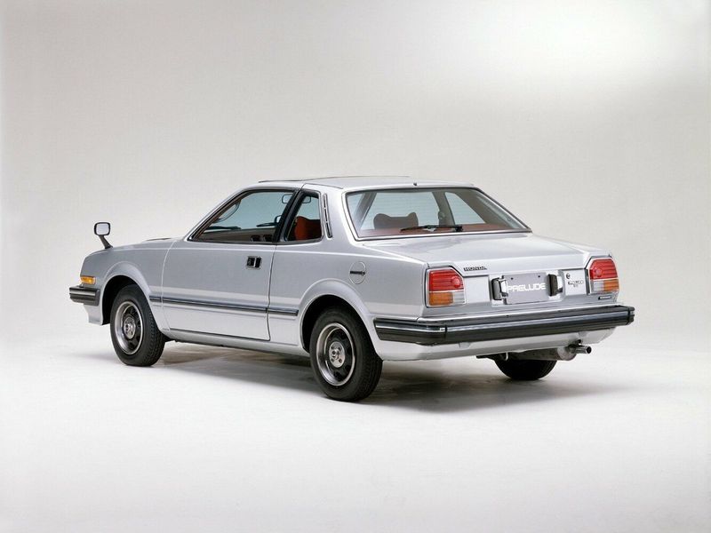 Honda Prelude I، كوبيه — منظر خلفي أيمن