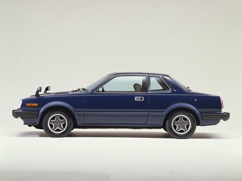 Honda Prelude I، كوبيه — منظر من الجانب الأيسر