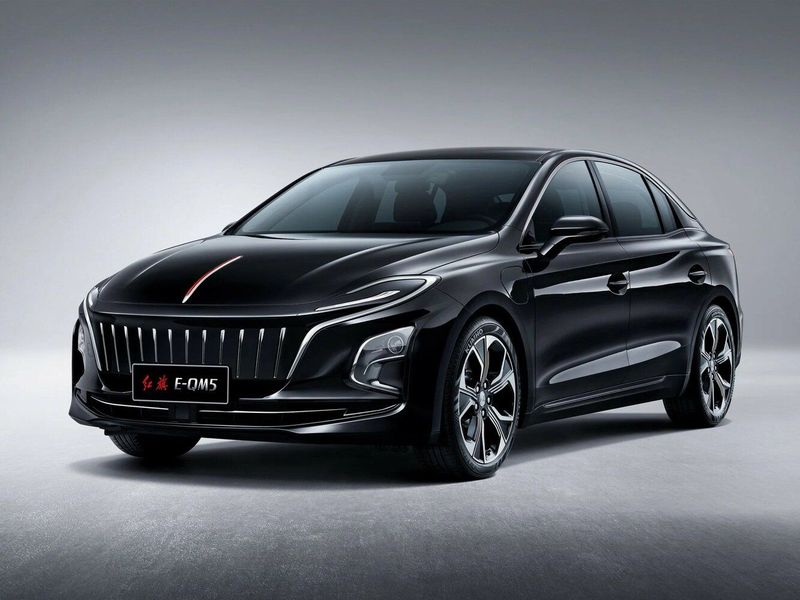 Hongqi E-QM5 I, Седан — вид спереди справа