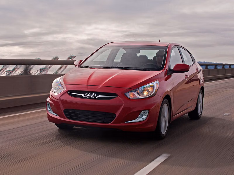 Hyundai Accent IV (RB), Седан — вид спереди справа