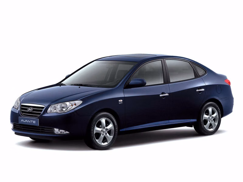 Hyundai Avante IV, Седан — вид спереди справа