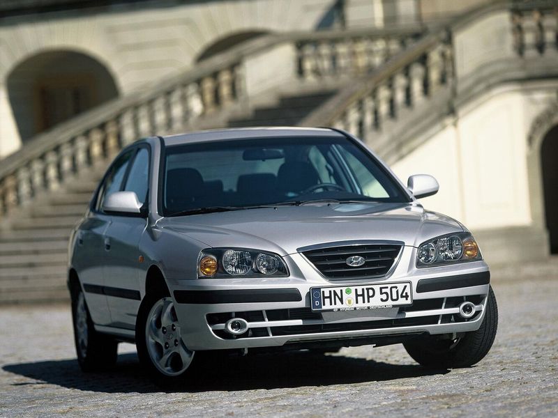 Hyundai Elantra عملية فيس ليفت III (XD2)، سيدان — منظر أمامي أيمن