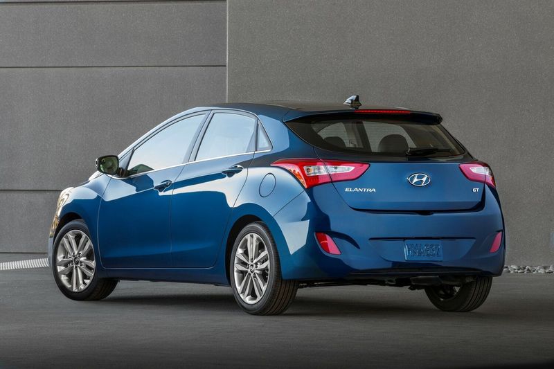 Hyundai Elantra عملية فيس ليفت V (MD)، هاتشباك 5 أبواب GT — منظر خلفي بزاوية ثلاثة أرباع