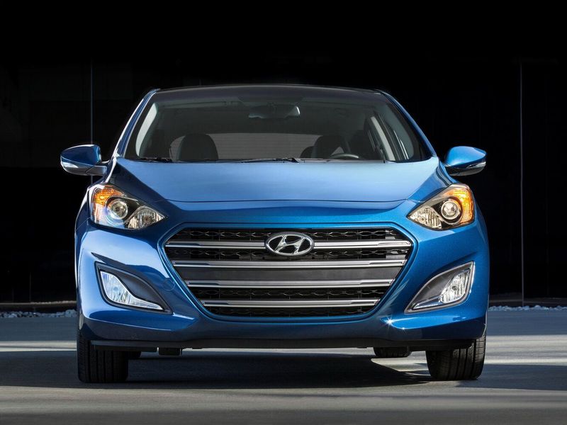 Hyundai Elantra عملية فيس ليفت V (MD)، هاتشباك 5 أبواب GT — منظر أمامي