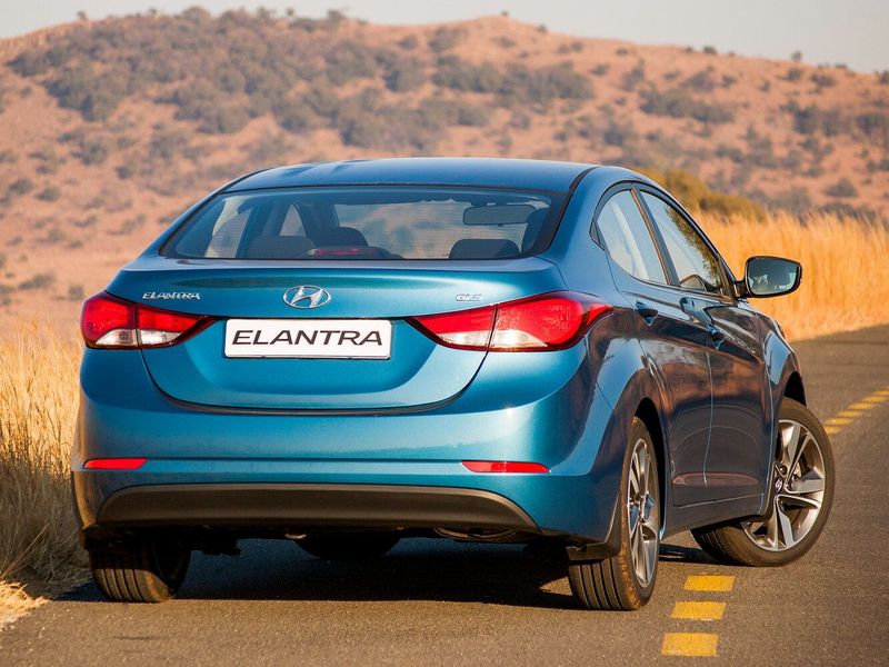 Hyundai Elantra عملية فيس ليفت V (MD)، سيدان — منظر خلفي أيمن