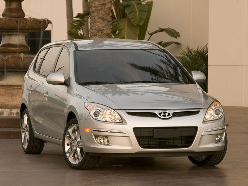 Hyundai Elantra IV (عالي الدقة)، واجون 5 أبواب — منظر أمامي