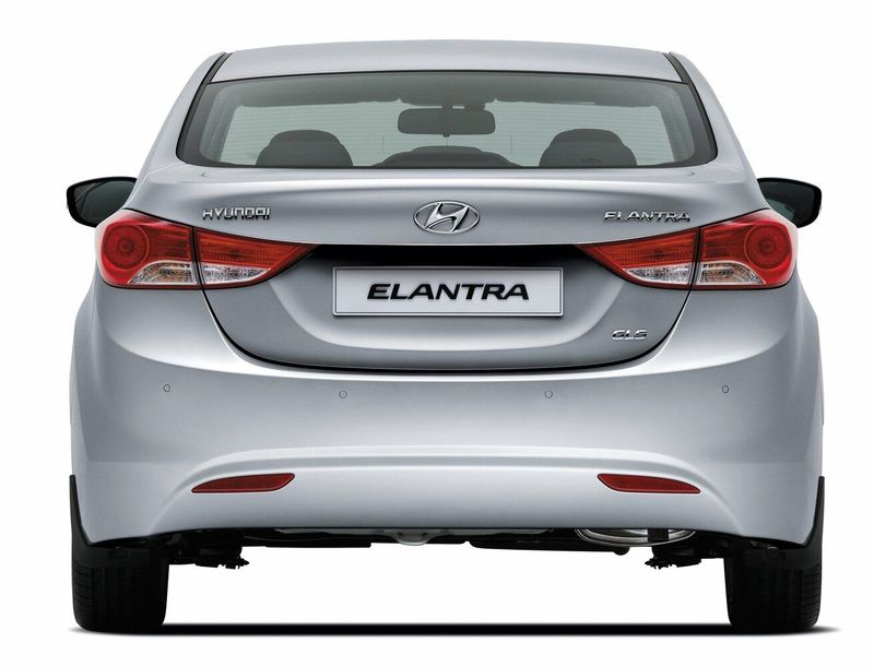 Hyundai Elantra ف (دكتوراه في الطب)، سيدان — منظر خلفي