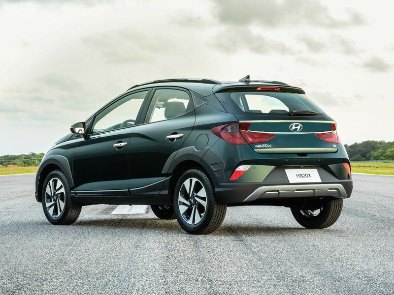 Hyundai HB20 II, Хэтчбек 5 дв. X — вид сзади в три четверти