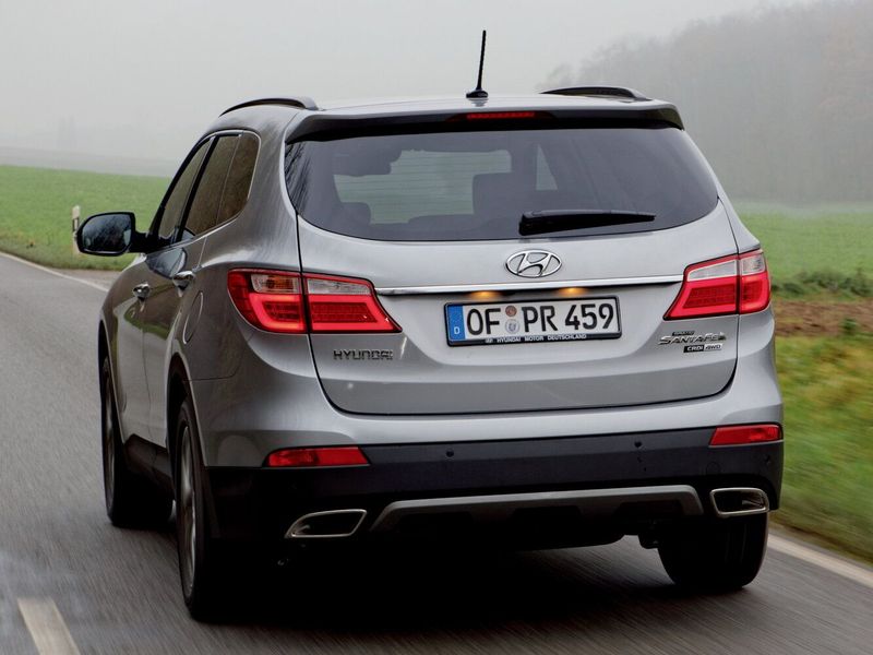 Hyundai Santa Fe ثالثاً، دفع رباعي 5 أبواب Grand — منظر خلفي أيسر