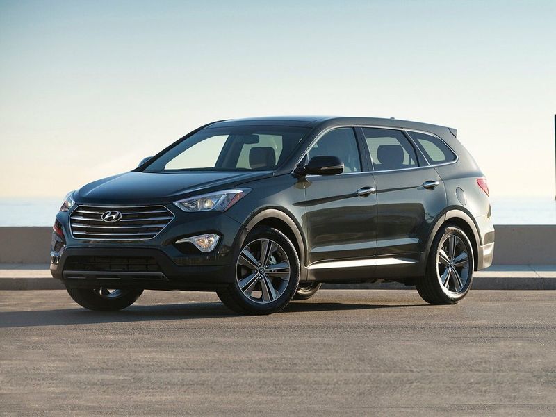 Hyundai Santa Fe ثالثاً، دفع رباعي 5 أبواب Grand — منظر أمامي أيمن