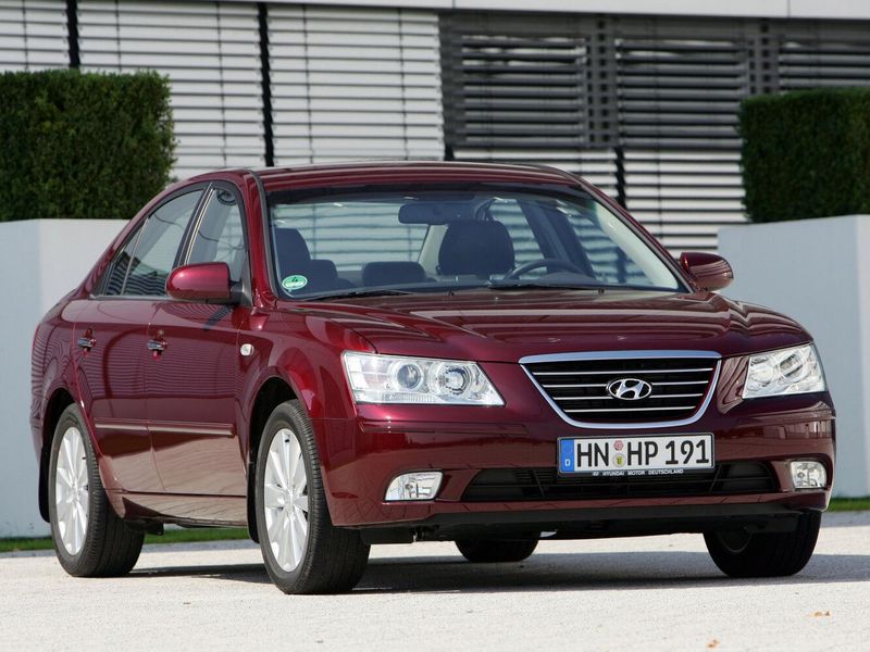 Hyundai Sonata V (NF) Рестайлинг, Седан — вид спереди