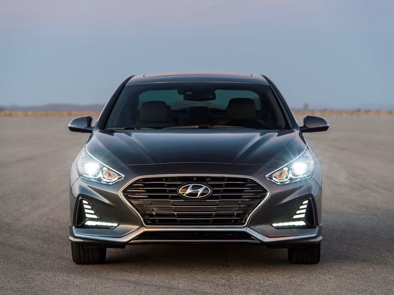 Hyundai Sonata VII (LF) Рестайлинг, Седан — вид спереди