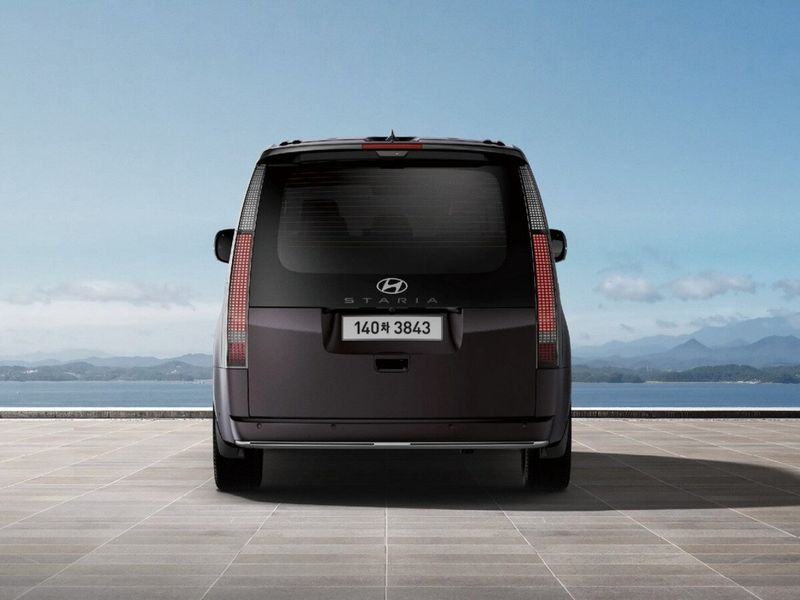 Hyundai Staria I عملية شد الوجه، ميني فان — منظر خلفي