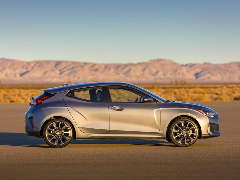 Hyundai Veloster II, Хэтчбек 4 дв. — вид справа