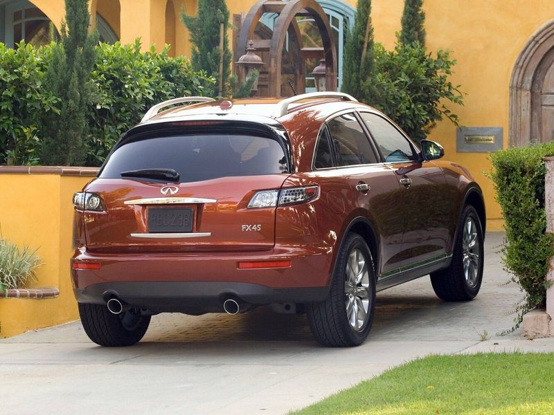 Infiniti FX I (S50) فيس ليفت، دفع رباعي 5 أبواب — منظر خلفي أيمن