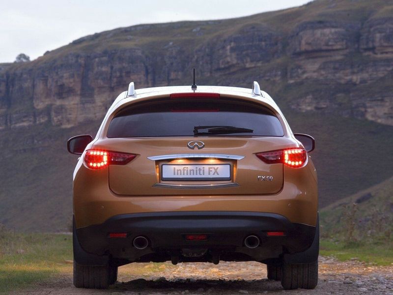 Infiniti FX II (S51)، دفع رباعي 5 أبواب — منظر خلفي