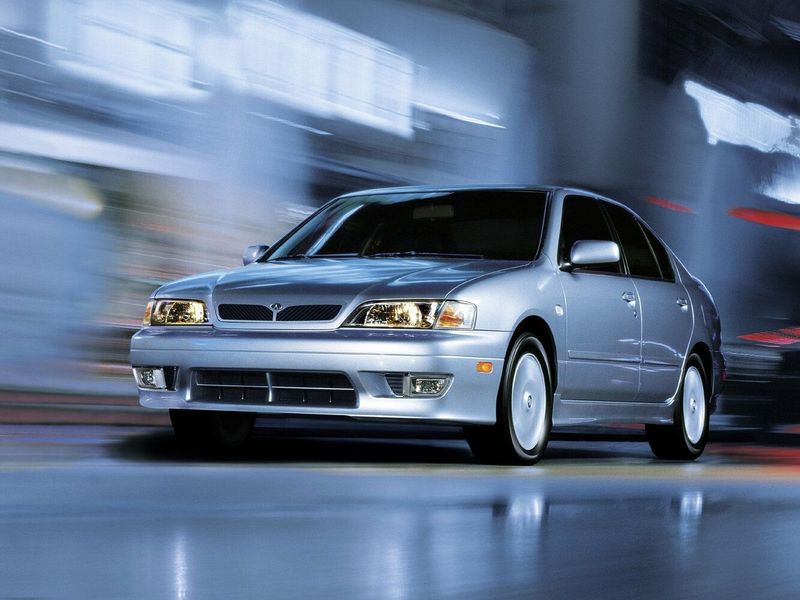 Infiniti G II, Седан — вид спереди справа