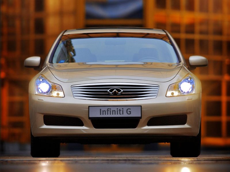 Infiniti G IV, Седан — вид спереди