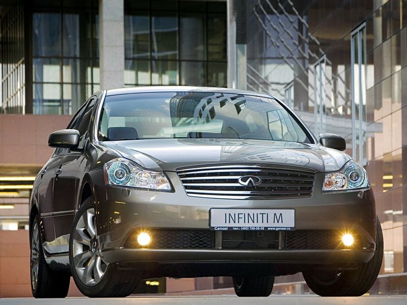 Infiniti M ثالثاً، سيدان — منظر أمامي