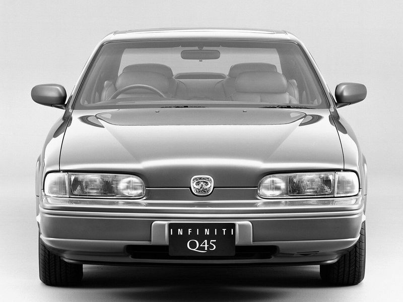 Infiniti Q I، سيدان — منظر أمامي