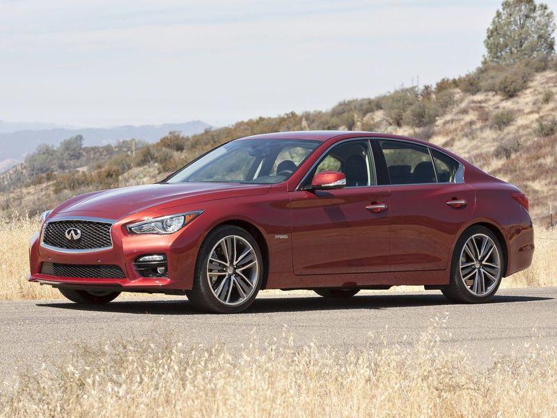 Infiniti Q50 I، سيدان — منظر أمامي أيمن