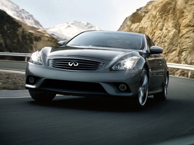 Infiniti Q60 I، كوبيه — منظر أمامي أيمن