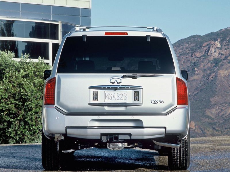 Infiniti QX56 I، دفع رباعي 5 أبواب — منظر خلفي