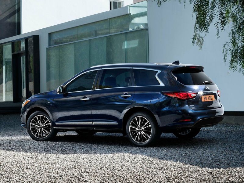 Infiniti QX60 أنا فيس ليفت، دفع رباعي 5 أبواب — منظر خلفي أيسر