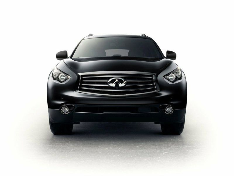 Infiniti QX70، دفع رباعي 5 أبواب — منظر أمامي