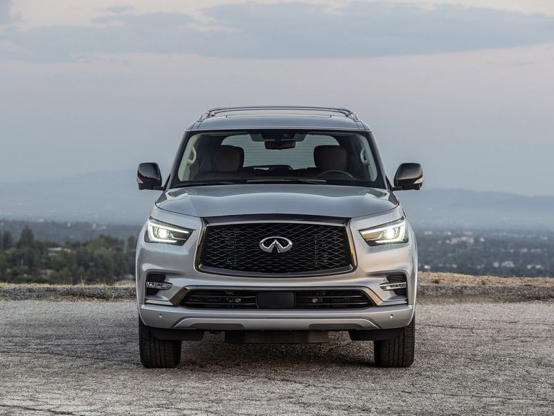Infiniti QX80 I (Z62) Рестайлинг 3, Внедорожник 5 дв. — вид спереди
