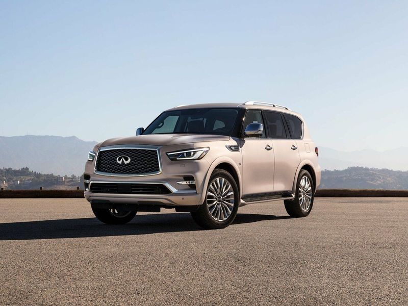 Infiniti QX80 I (Z62) Рестайлинг 2, Внедорожник 5 дв. — вид спереди справа