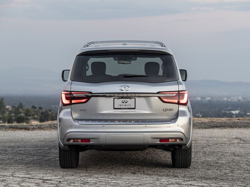 Infiniti QX80 I (Z62) Рестайлинг 3, Внедорожник 5 дв. — вид сзади