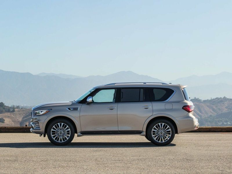 Infiniti QX80 I (Z62) Рестайлинг 2, Внедорожник 5 дв. — вид слева
