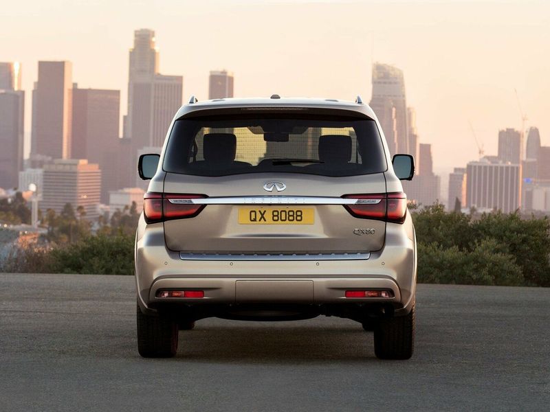 Infiniti QX80 I (Z62) Рестайлинг 2, Внедорожник 5 дв. — вид сзади