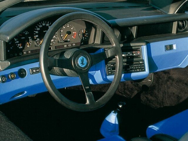 Isdera Commendatore 112i، كوبيه — منطقة السائق