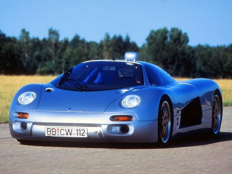 Isdera Commendatore 112i، كوبيه — منظر أمامي أيمن