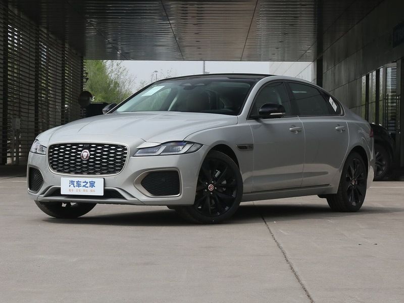 Jaguar XF II Рестайлинг, Седан L — вид спереди слева