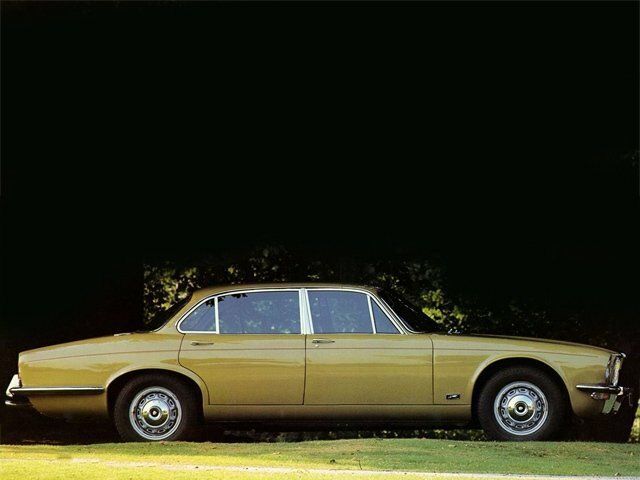 Jaguar XJ I (Series 2), Седан — вид слева
