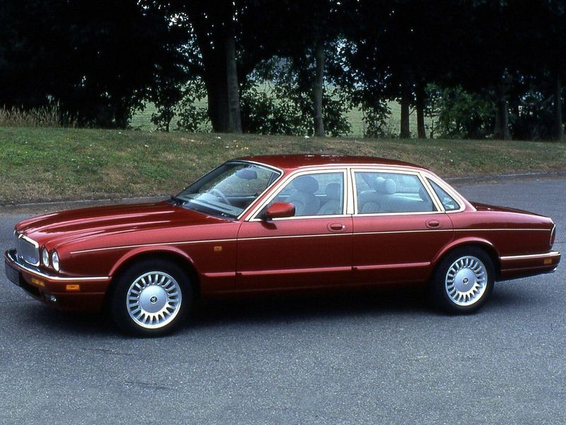 Jaguar XJ II (X300), Седан — вид спереди слева