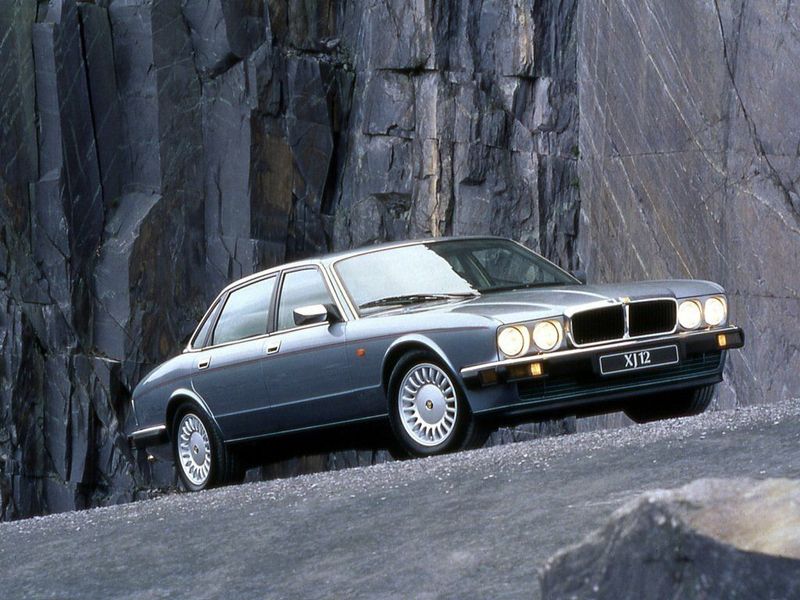 Jaguar XJ II (XJ40), Седан — вид спереди справа
