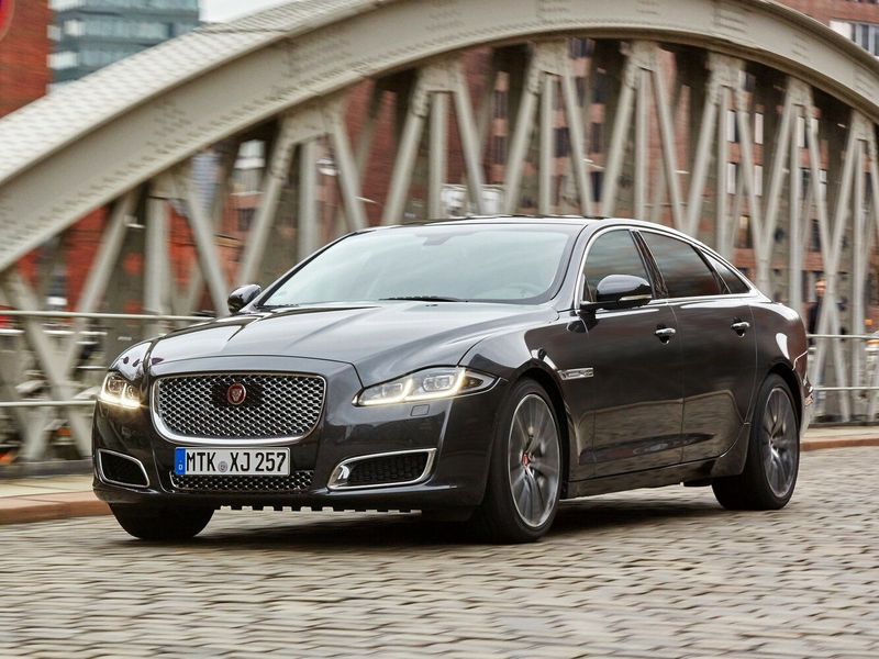 Jaguar XJ IV (X351) Рестайлинг, Седан LWB — вид спереди справа