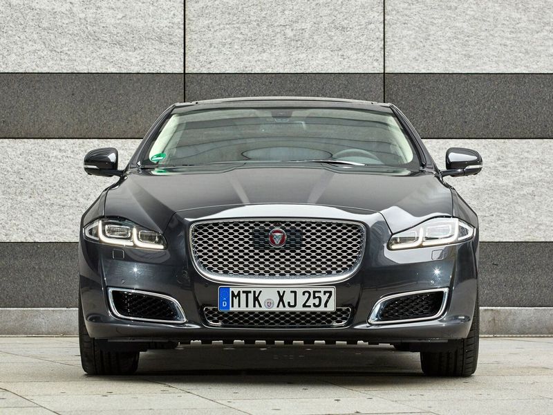 Jaguar XJ IV (X351) Рестайлинг, Седан LWB — вид спереди