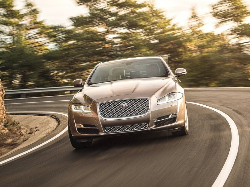 Jaguar XJ IV (X351) Рестайлинг, Седан SWB — вид спереди