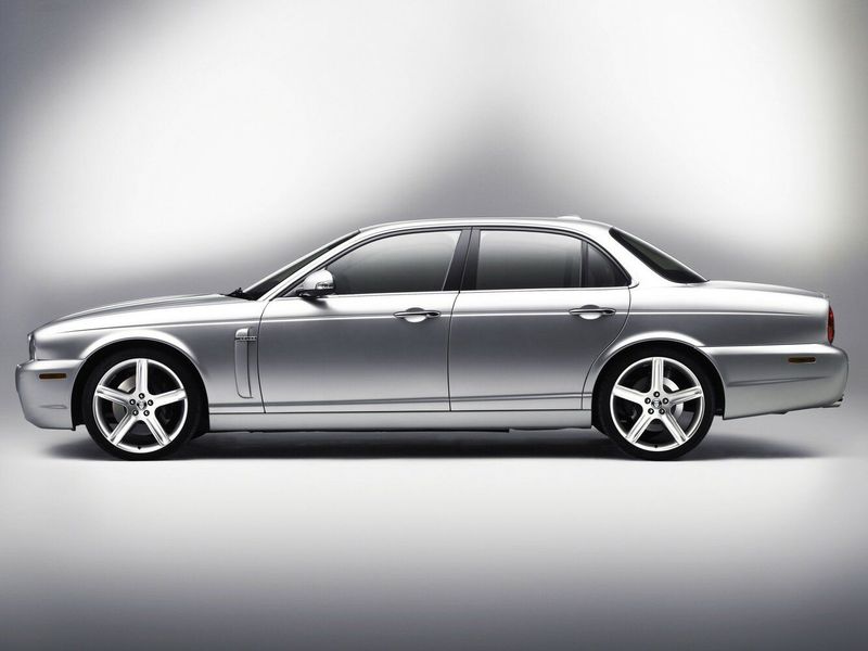 Jaguar XJ III (X350/X358), Седан — вид слева