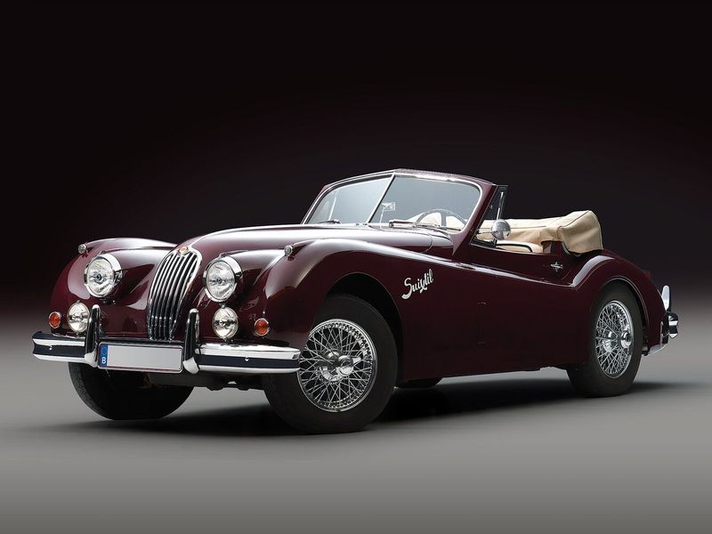 Jaguar XK XK140، قابلة للتحويل — منظر أمامي بزاوية ثلاثة أرباع