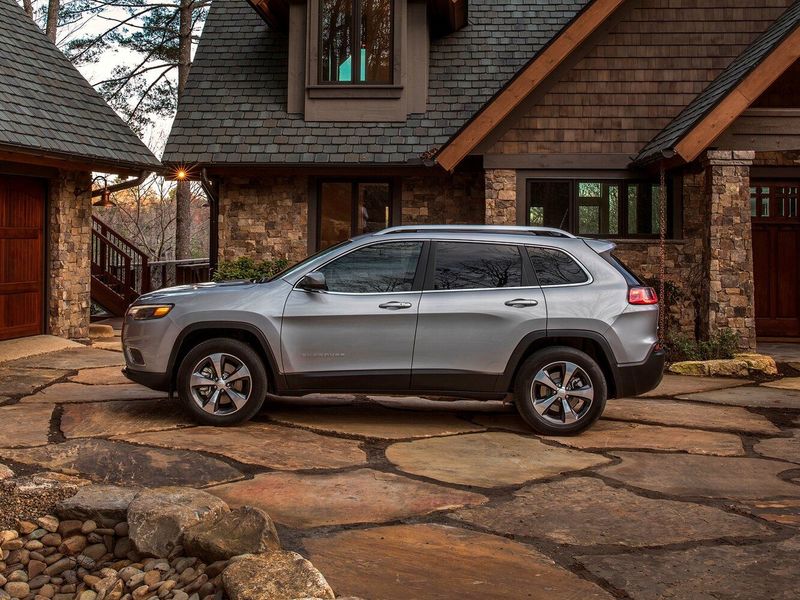 Jeep Cherokee V (KL) Рестайлинг, Внедорожник 5 дв. — вид слева