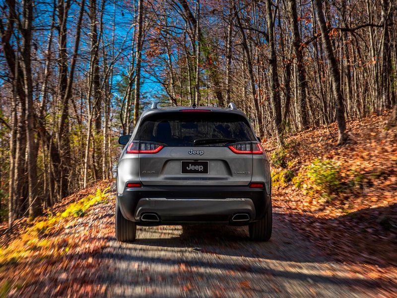 Jeep Cherokee V (KL) Рестайлинг, Внедорожник 5 дв. — вид сзади